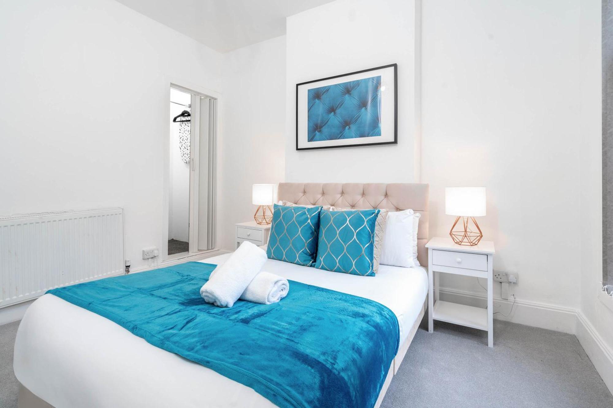 Three Bedroom House - Garden - Parking - Wifi - Netflix - Rated - 11t