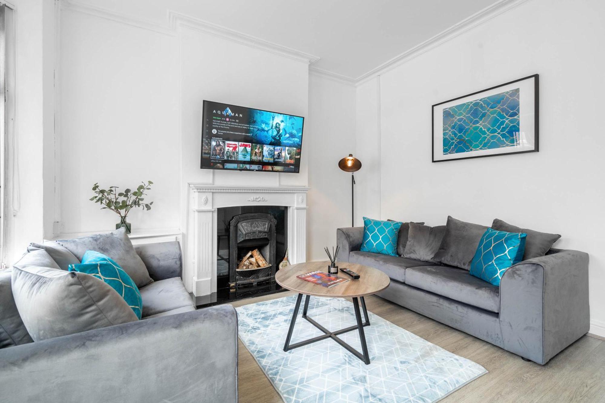 Three Bedroom House - Garden - Parking - Wifi - Netflix - Rated - 11t Holiday home